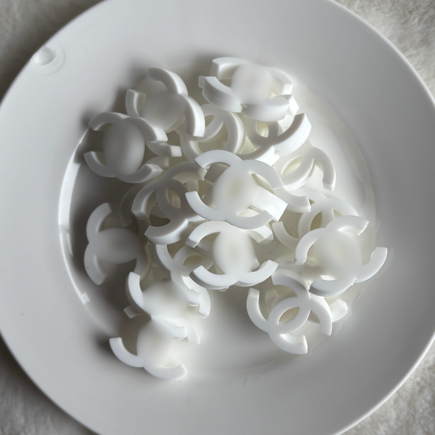 White CC | Focal Bead